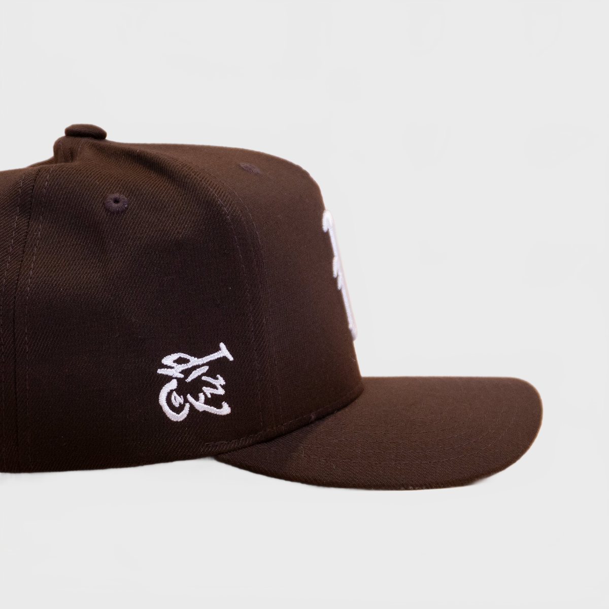 Ca´put Letter R Cap  Brown