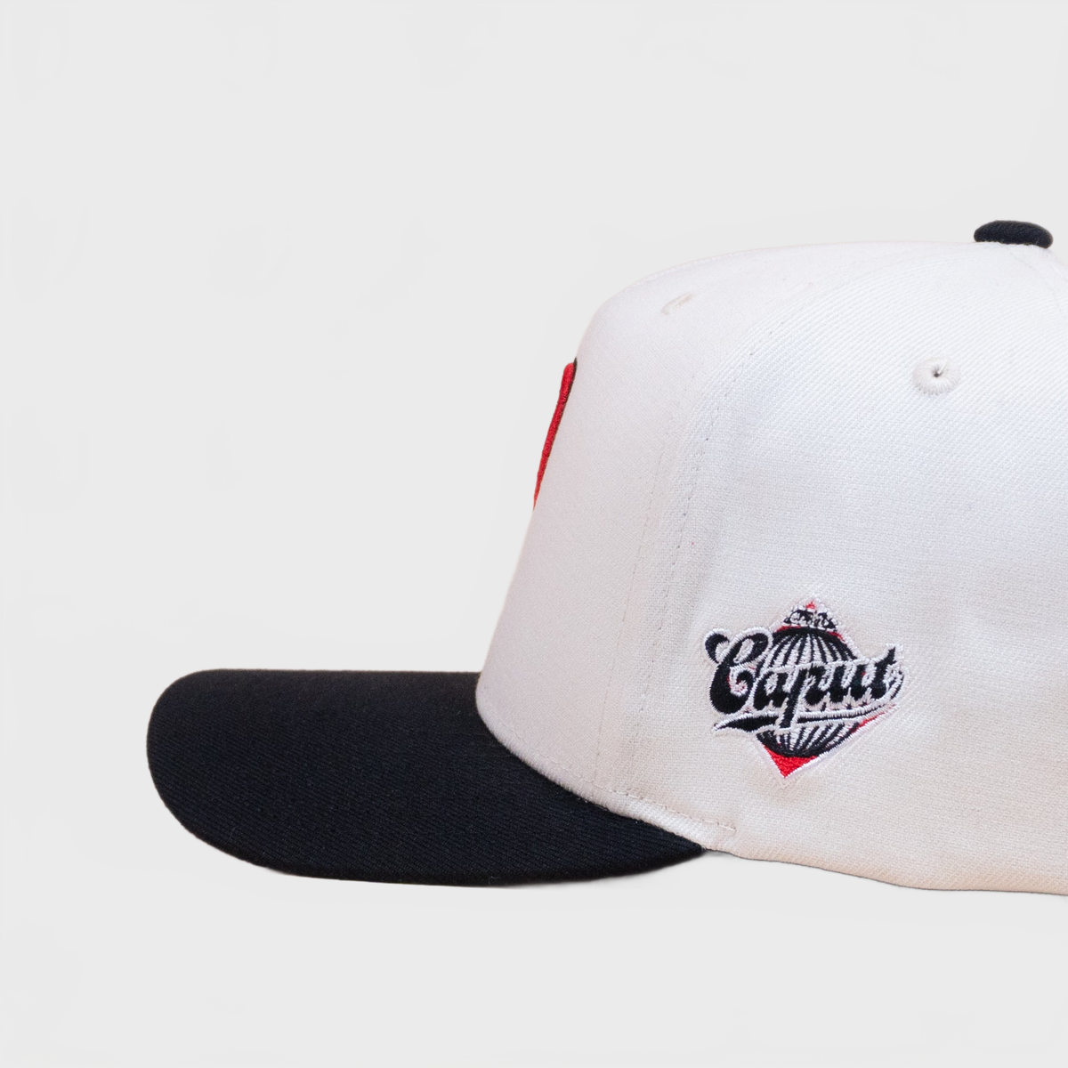Ca´put Patches Exclusive Letter P Outline Cap Ivory/Black